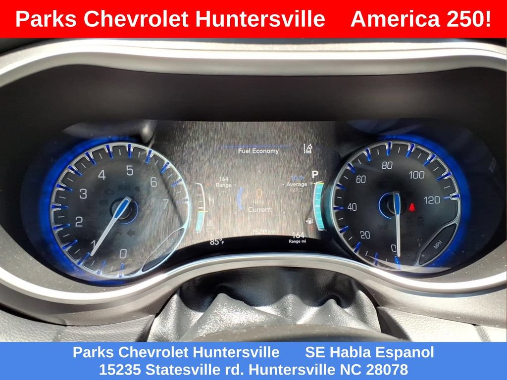 Used 2023 Chrysler Pacifica Touring-L FWD image 15