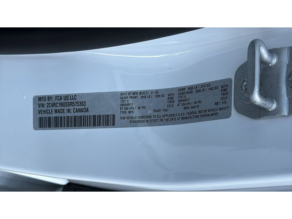 Used 2025 Chrysler Pacifica Select FWD image 30