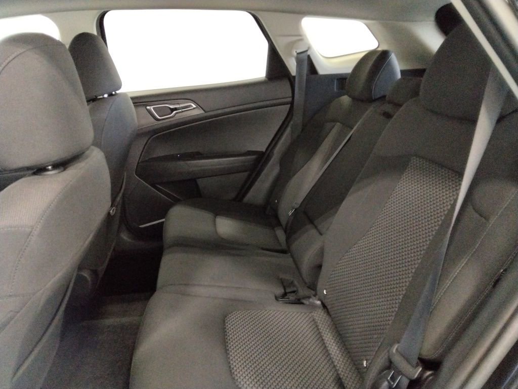 Used 2024 Kia Sportage LX image 31