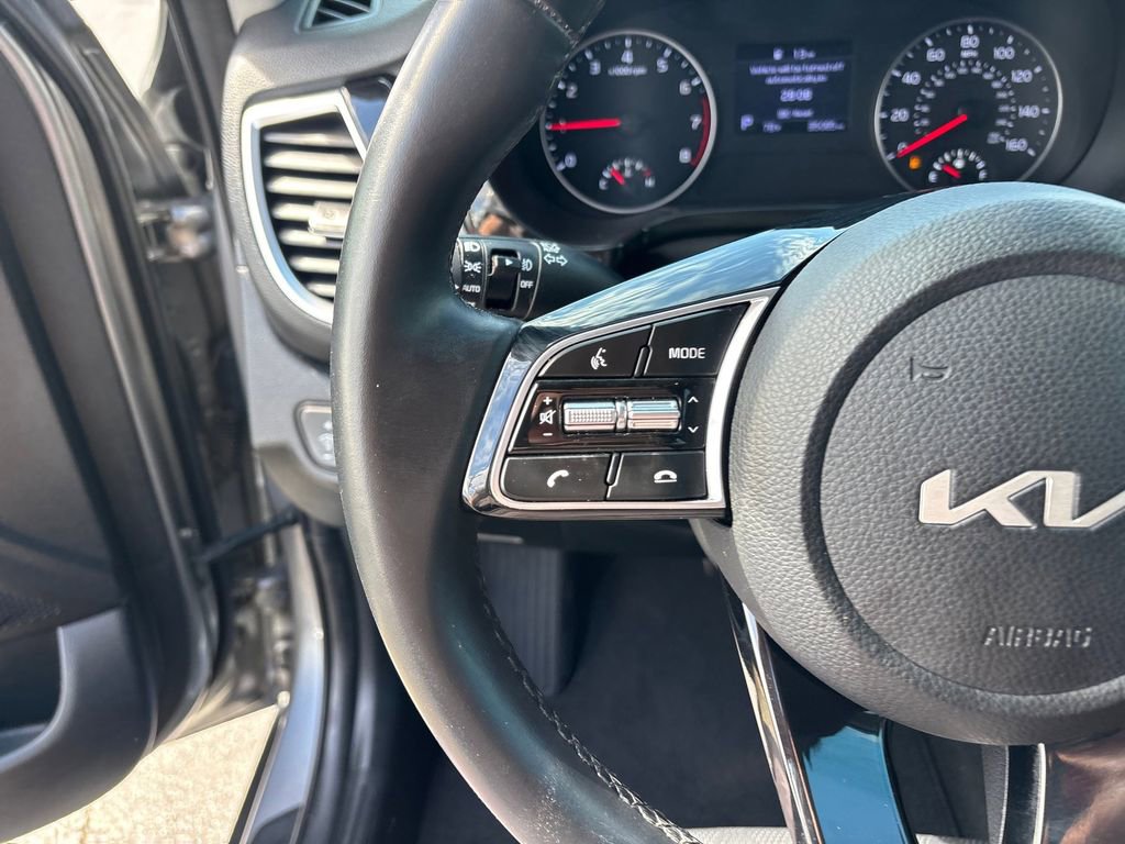 Used 2023 Kia Seltos EX image 16