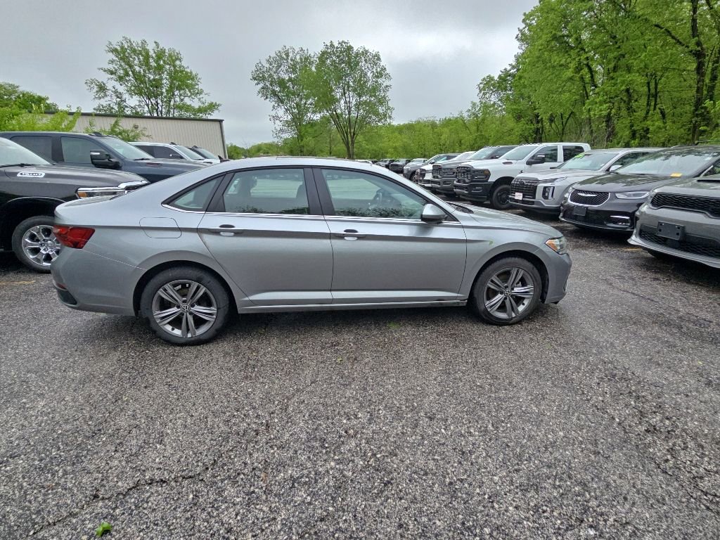 Used 2024 Volkswagen Jetta SE FWD image 9