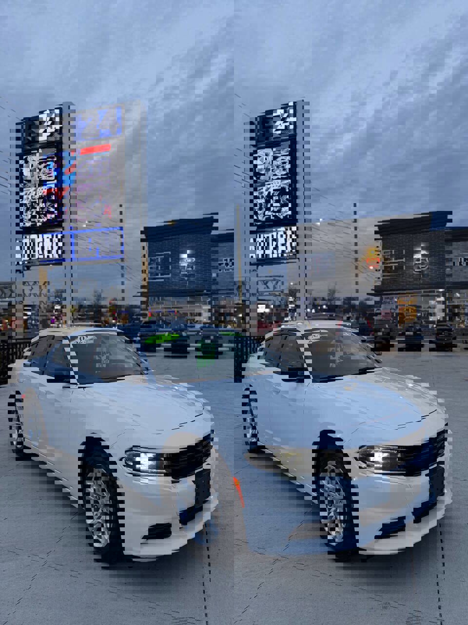 Used 2023 Dodge Charger SXT image 1