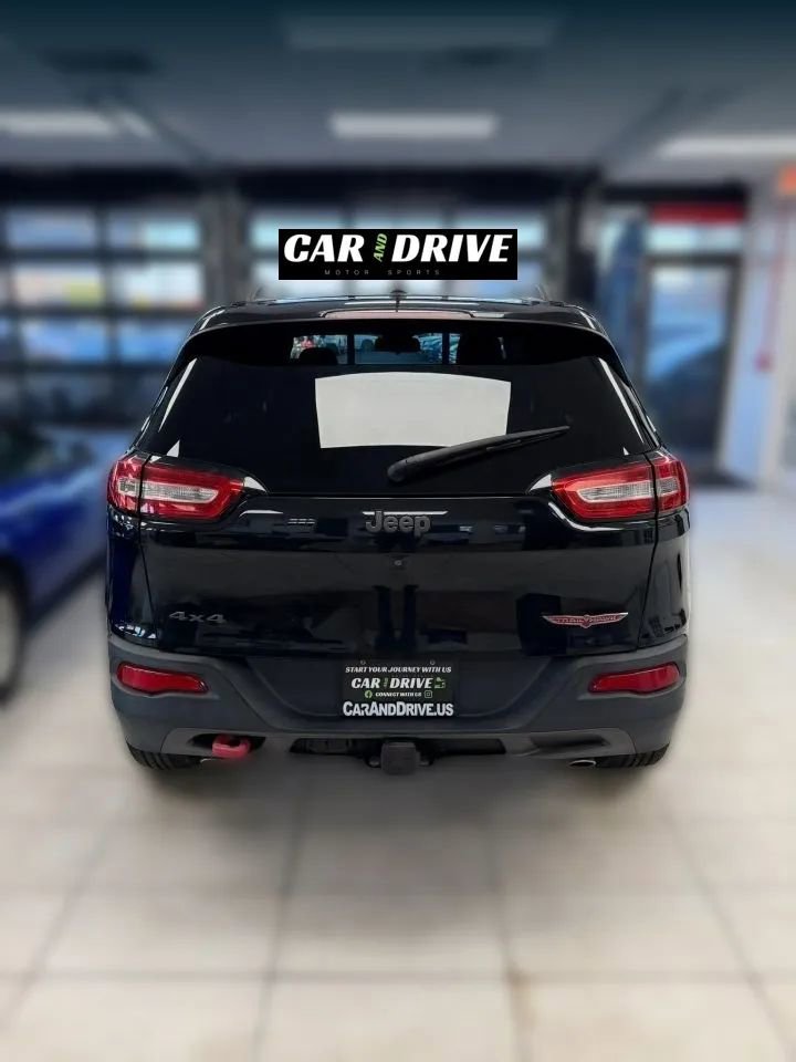 Used 2016 Jeep Cherokee Trailhawk w/ Cold Weather Group AWD/4WD image 5