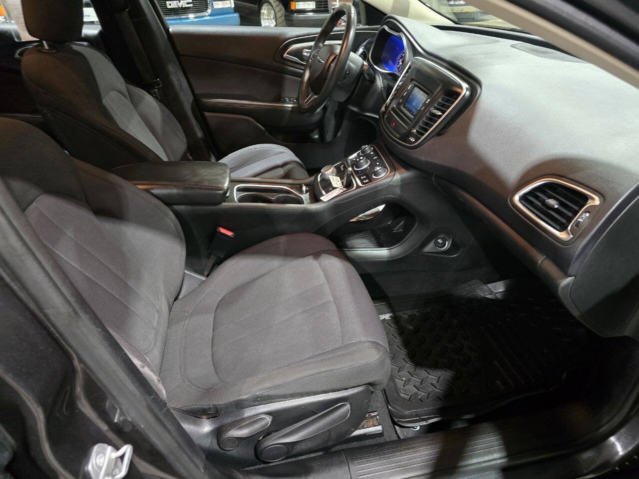 Used 2015 Chrysler 200 Limited w/ Convenience Group FWD image 30