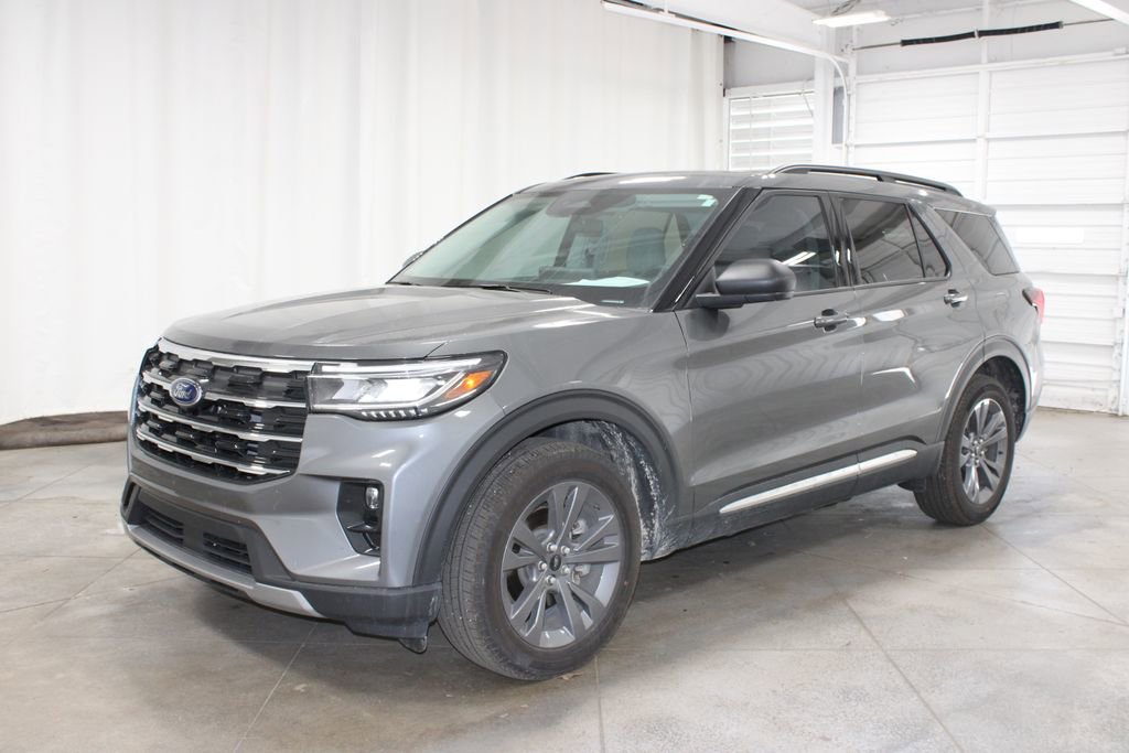 Used 2025 Ford Explorer Active w/ Active Comfort Package AWD/4WD image 4