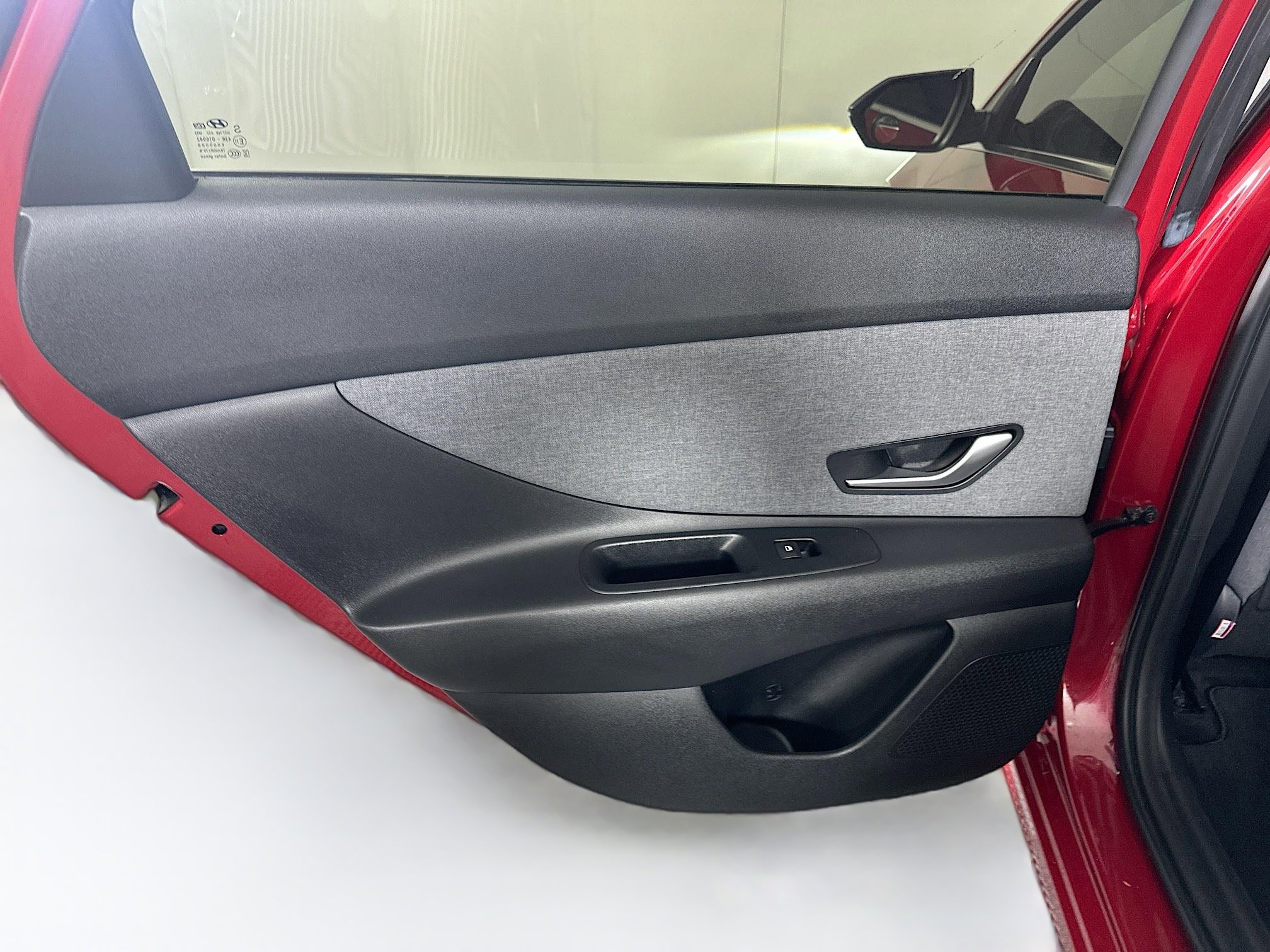 Used 2023 Hyundai Elantra Limited w/ Preferred Accessory Package image 27