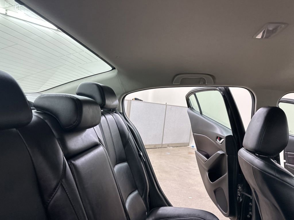 Used 2017 MAZDA MAZDA3 Touring image 25