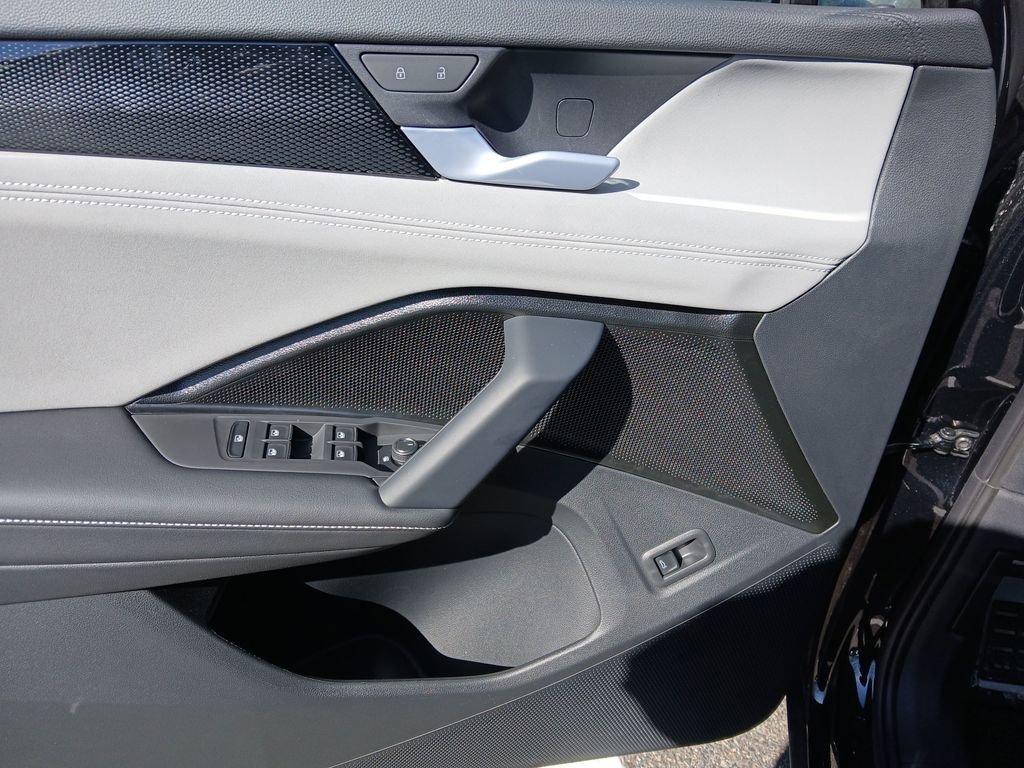 New 2026 Volkswagen Tiguan SE R-Line image 11