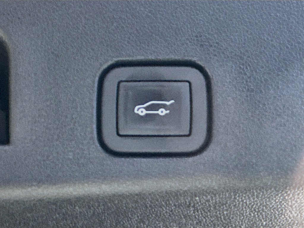Used 2026 Chevrolet Traverse RS w/ LPO, Floor Liner Package FWD image 33