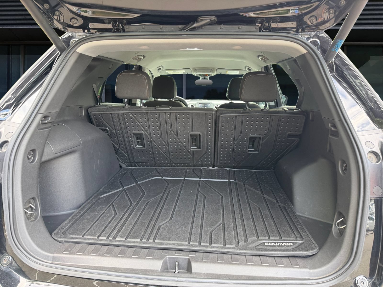 Used 2024 Chevrolet Equinox LT w/ LPO, Floor Liner Package FWD image 11