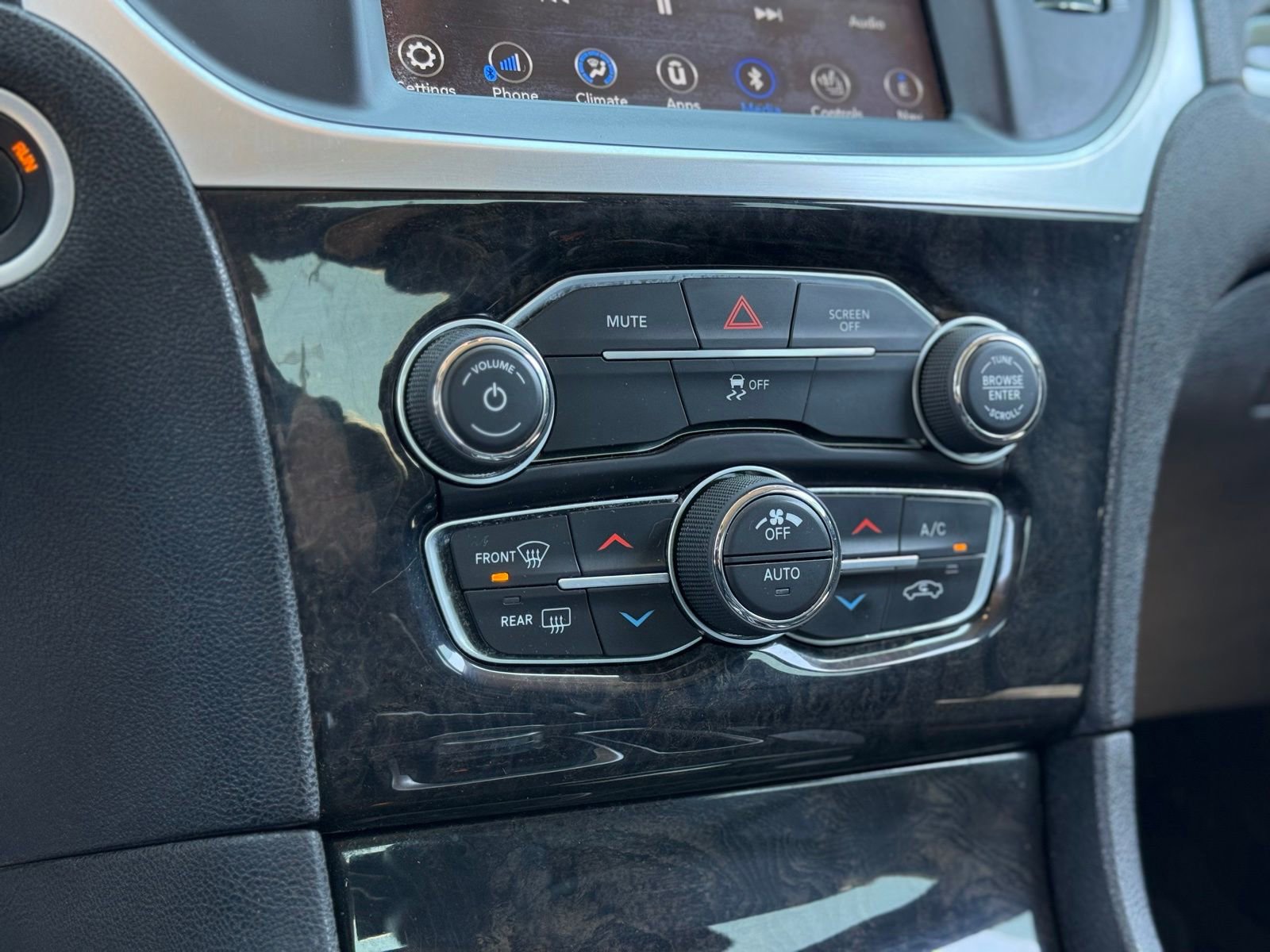 Used 2020 Chrysler 300 Limited RWD image 15