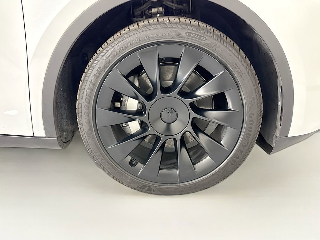 Used 2024 Tesla Model Y Long Range image 33
