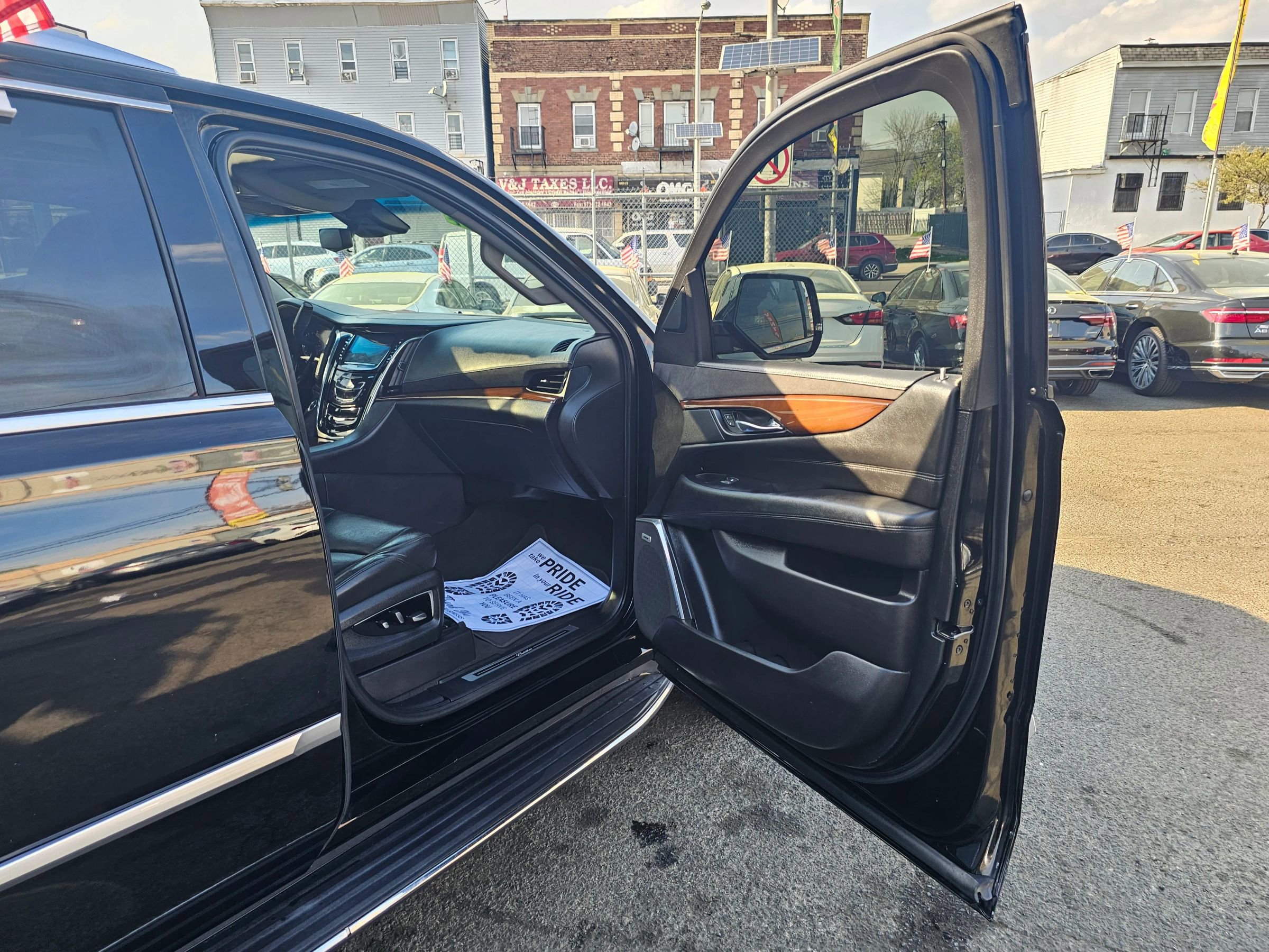 Used 2020 Cadillac Escalade Luxury RWD image 12