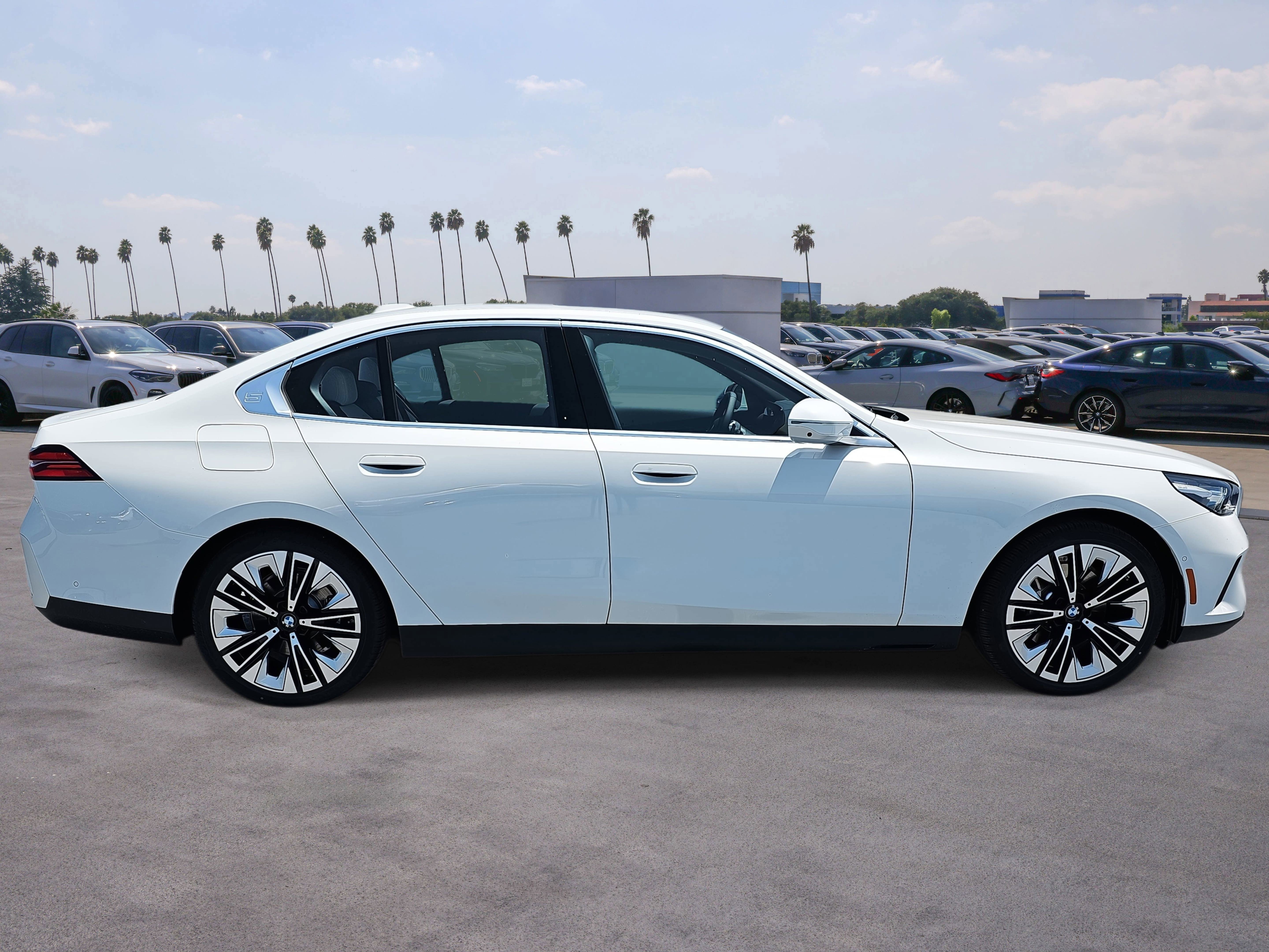 Used 2025 BMW 530i w/ Premium Package RWD image 4