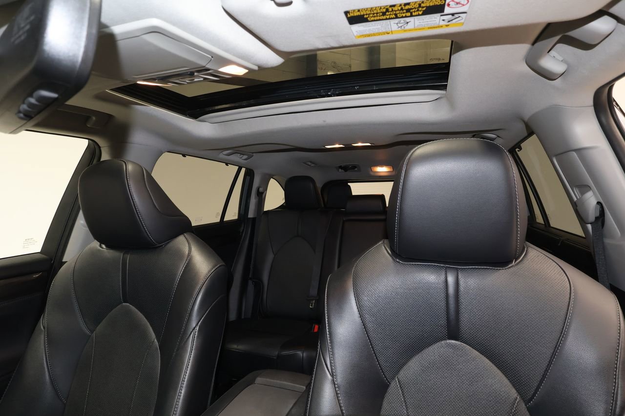 Used 2023 Toyota Highlander Limited image 18