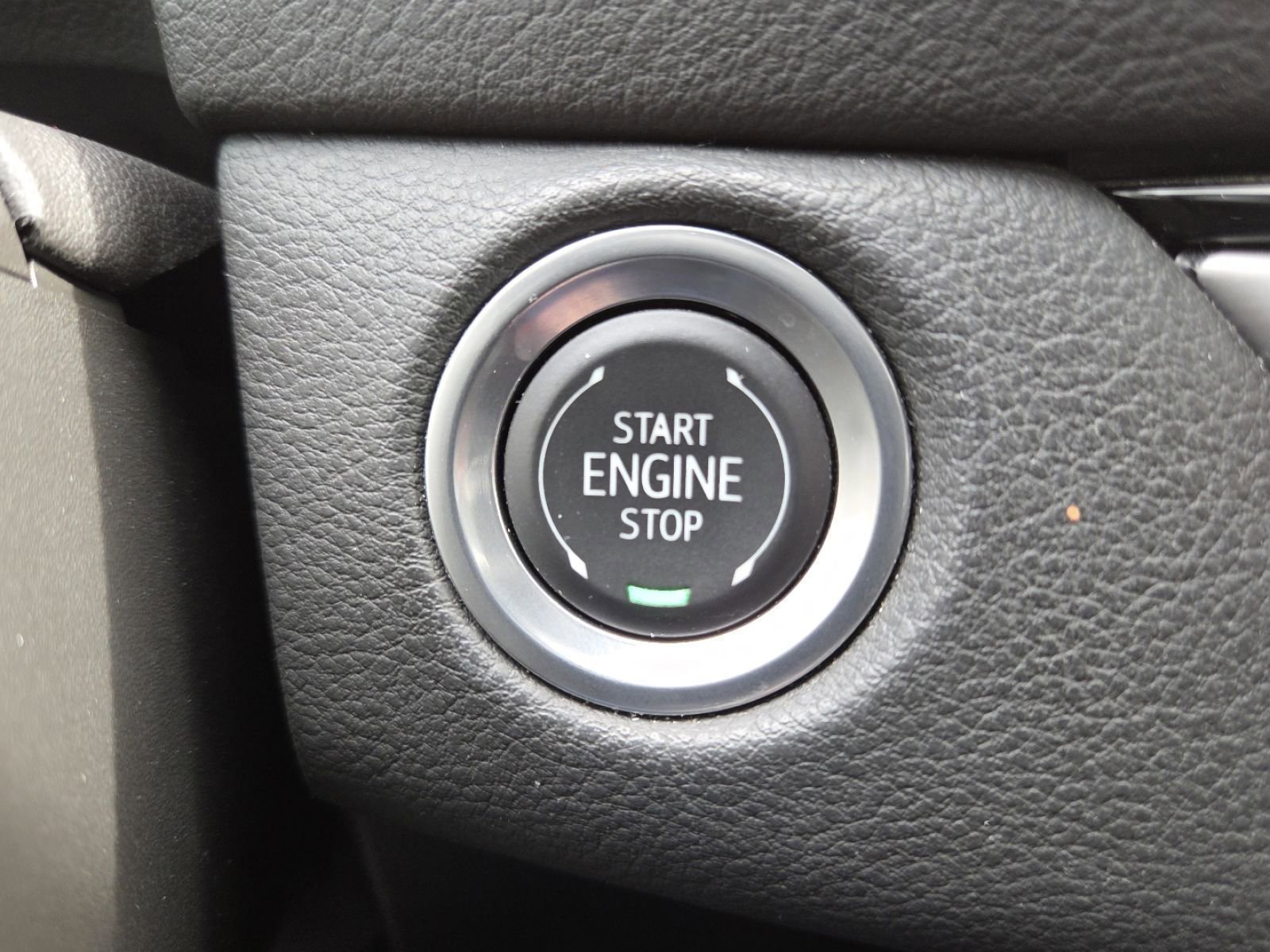 Used 2025 Cadillac XT4 Premium Luxury image 8