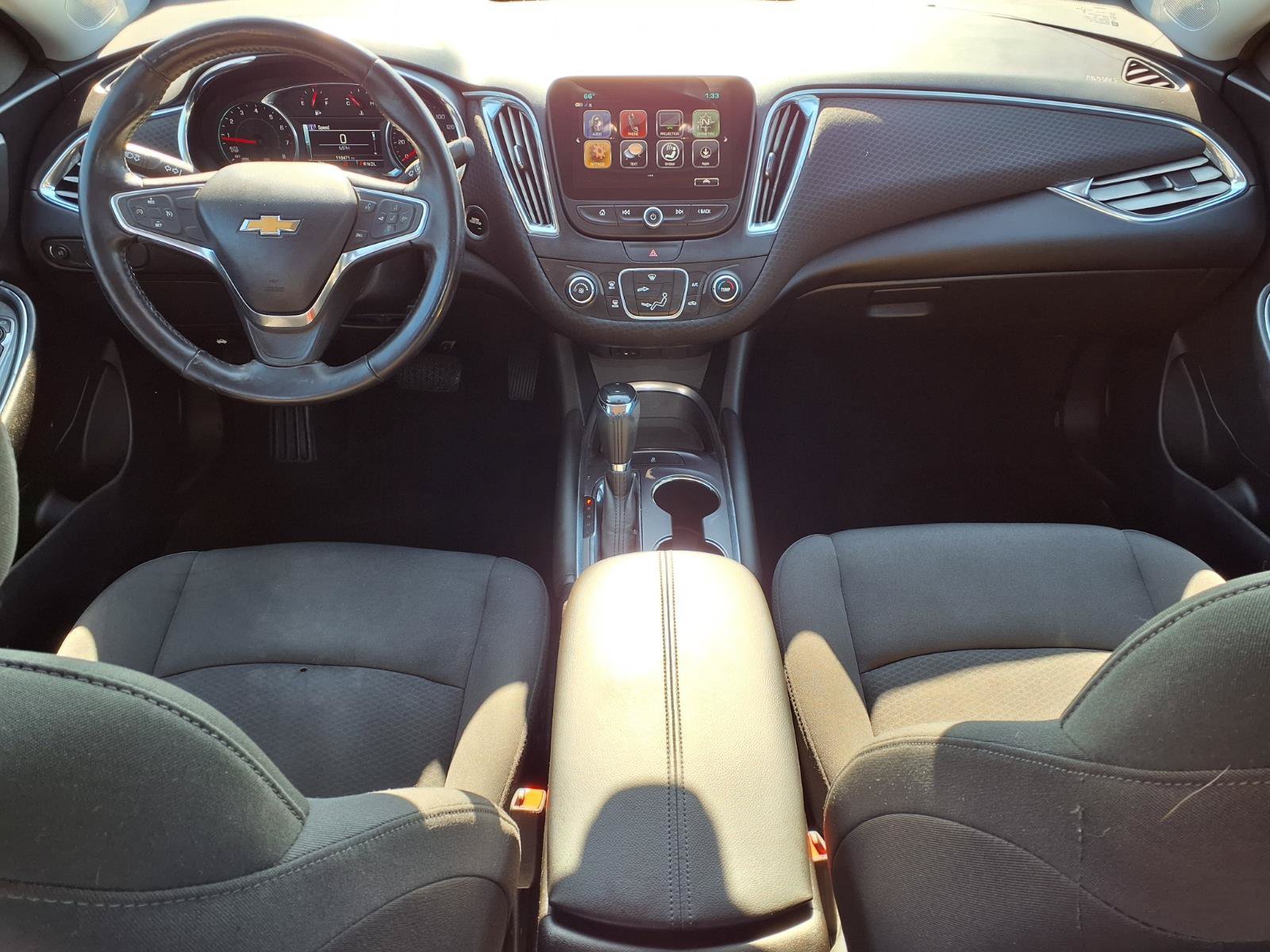 Used 2018 Chevrolet Malibu LT FWD image 12