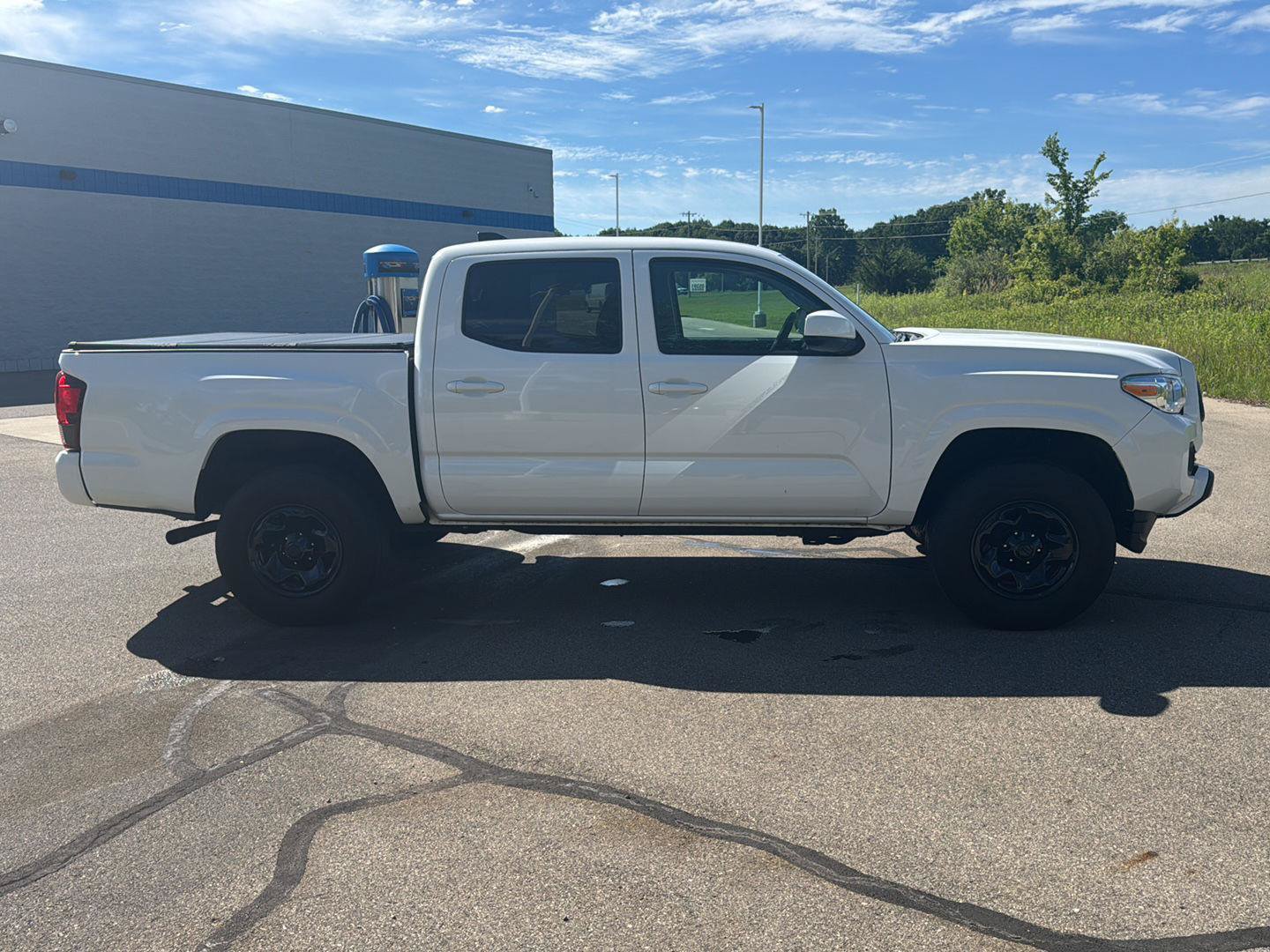 Used 2020 Toyota Tacoma SR AWD/4WD image 6