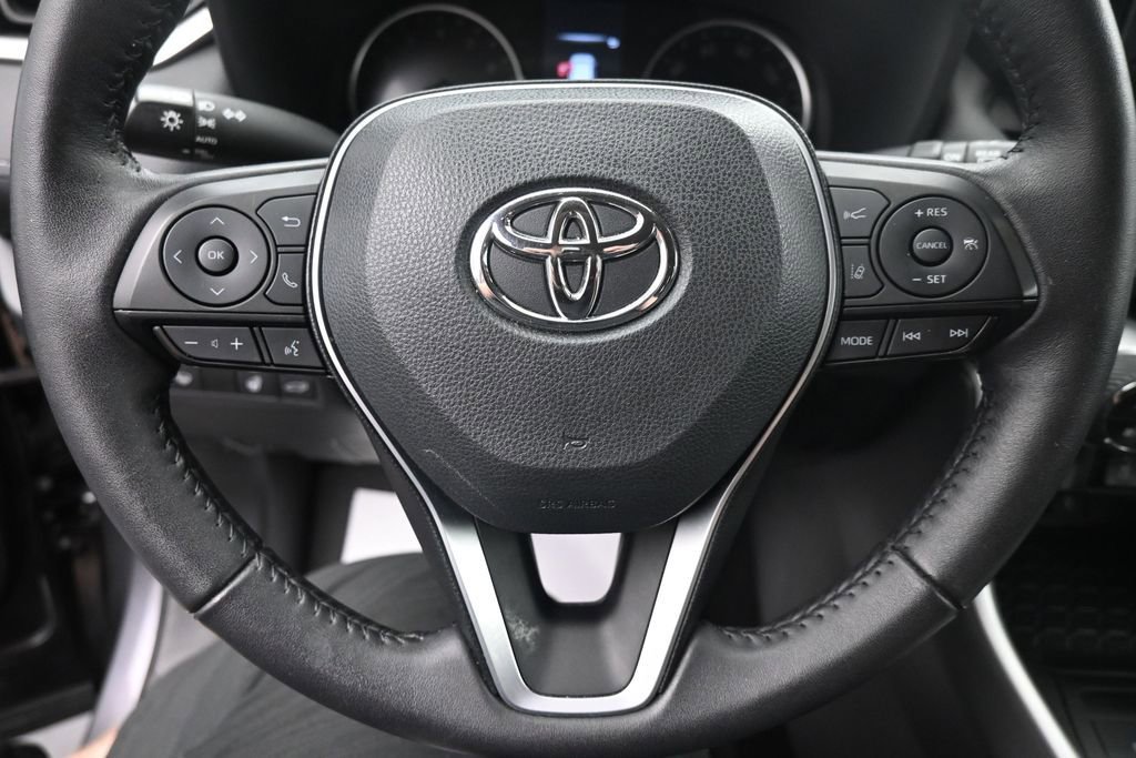 Used 2022 Toyota RAV4 XLE w/ Convenience Package AWD/4WD image 16