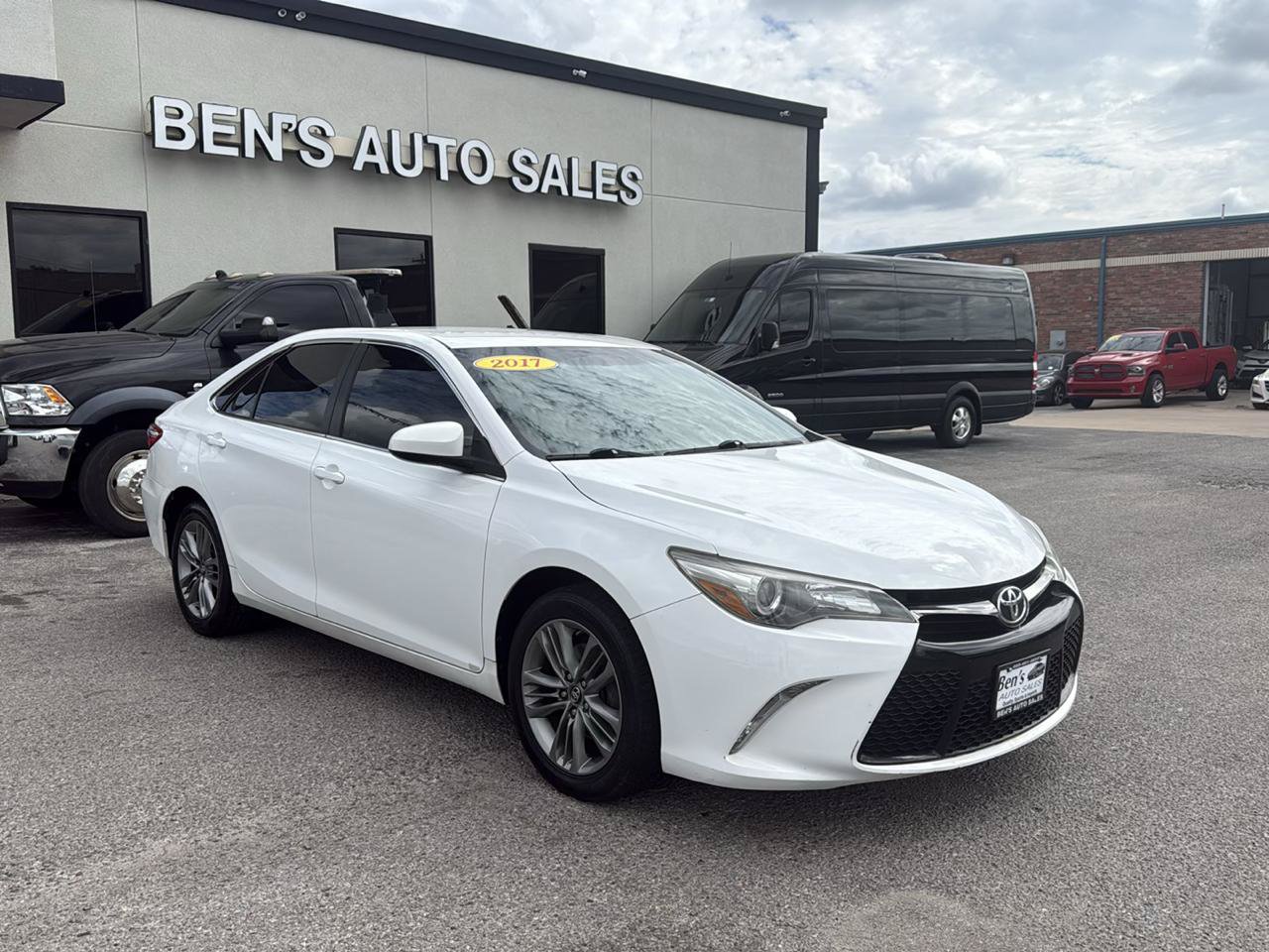 Used 2017 Toyota Camry SE FWD image 4