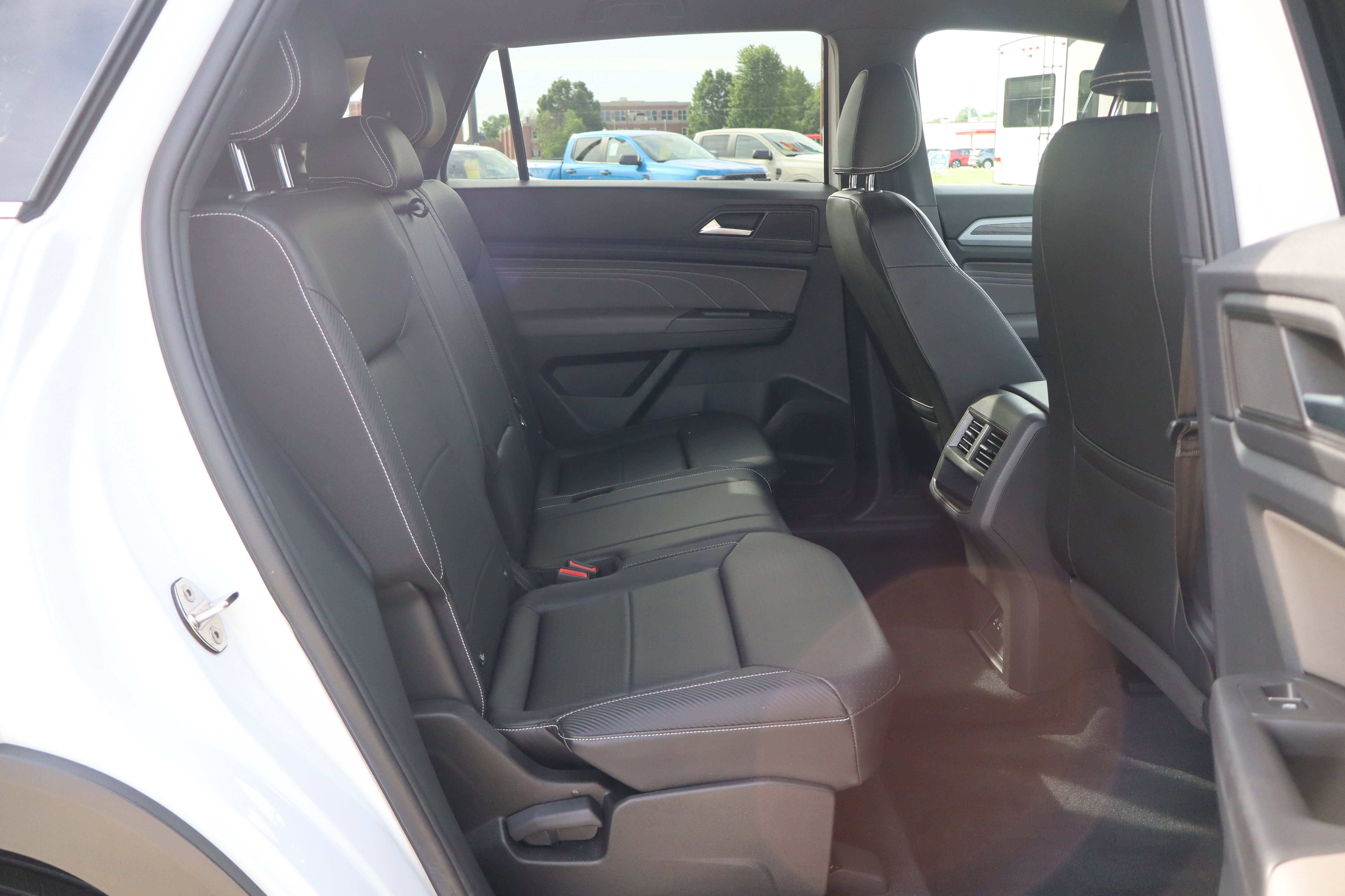 Used 2023 Volkswagen Atlas Cross Sport SE FWD image 12