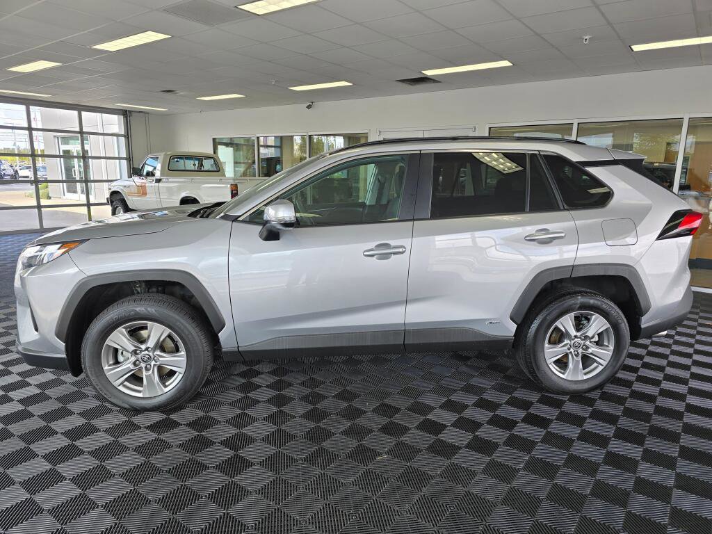 Used 2024 Toyota RAV4 XLE AWD/4WD image 6
