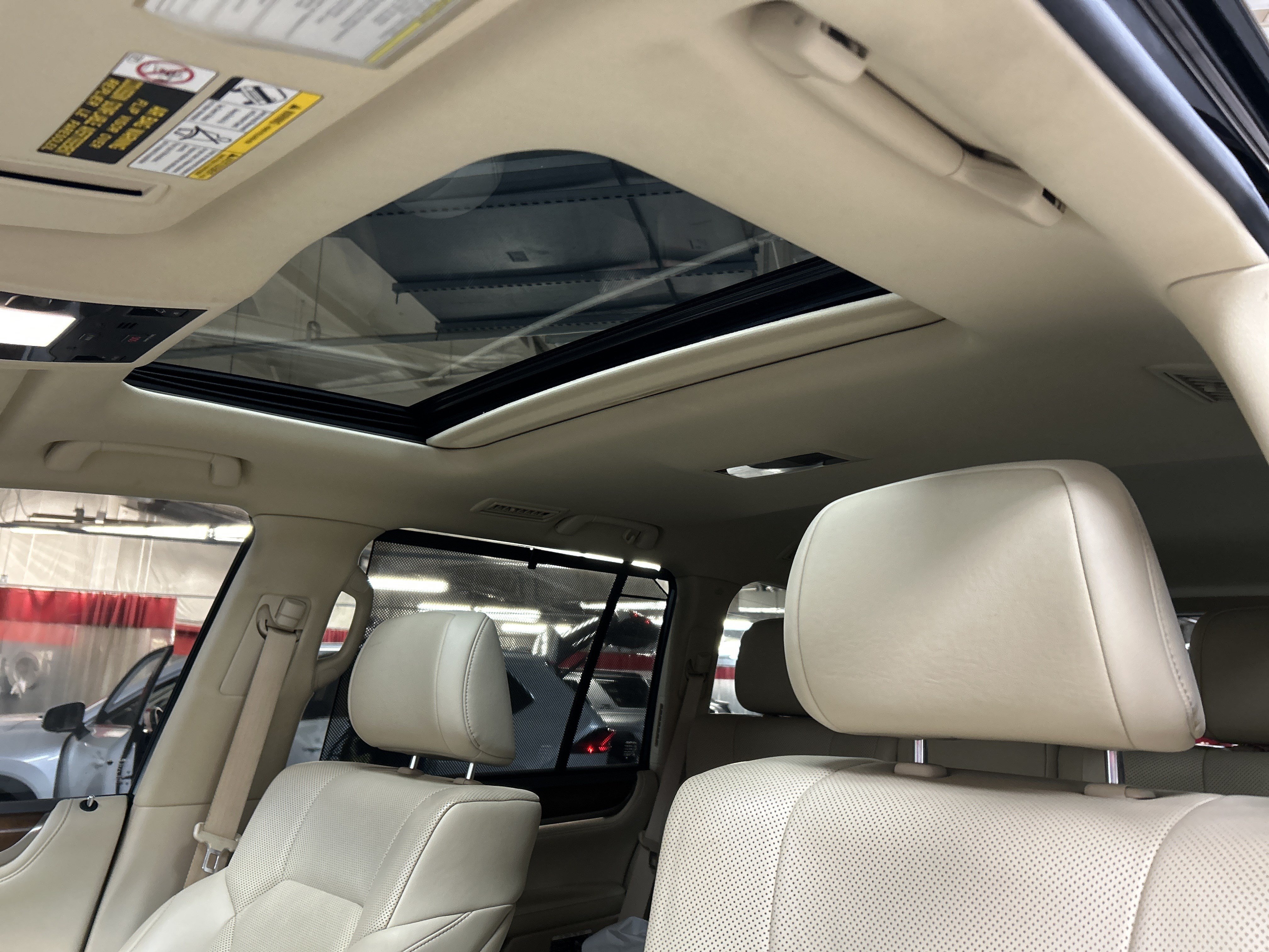 Used 2020 Lexus LX 570 4WD w/ Luxury Package image 28