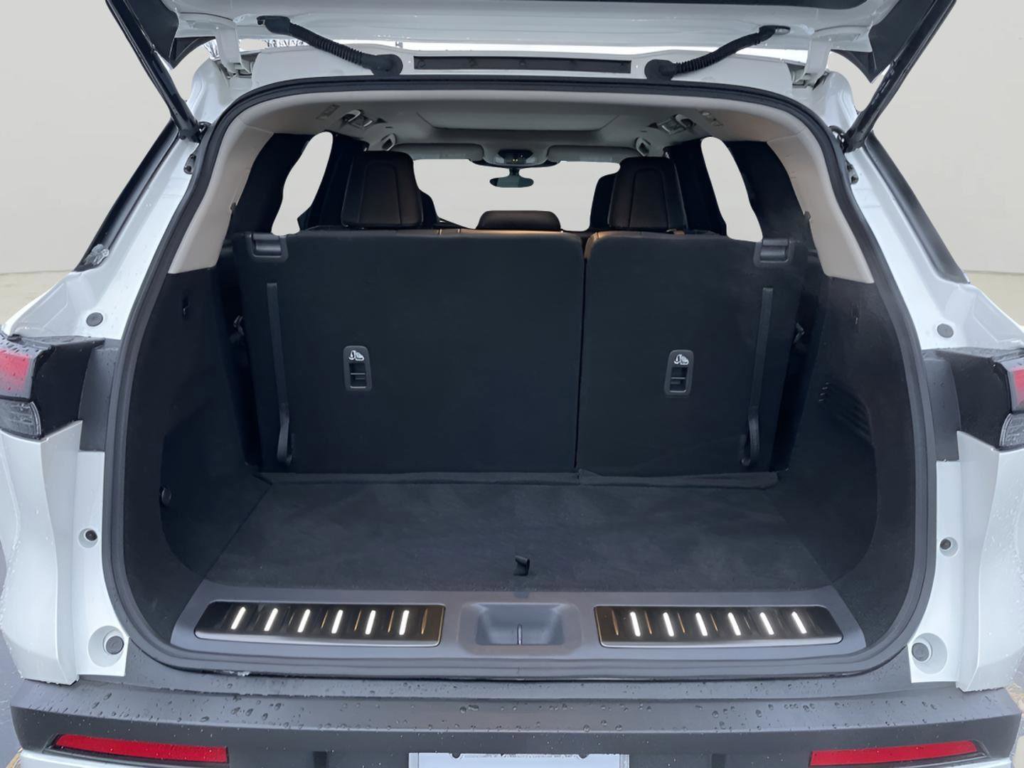 Used 2025 INFINITI QX60 Luxe w/ Lighting Package (N94) image 9