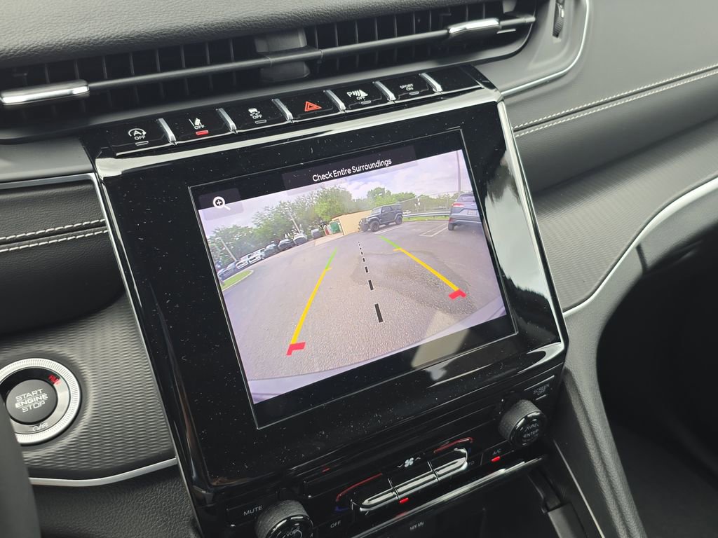 Used 2023 Jeep Grand Cherokee Laredo X image 25