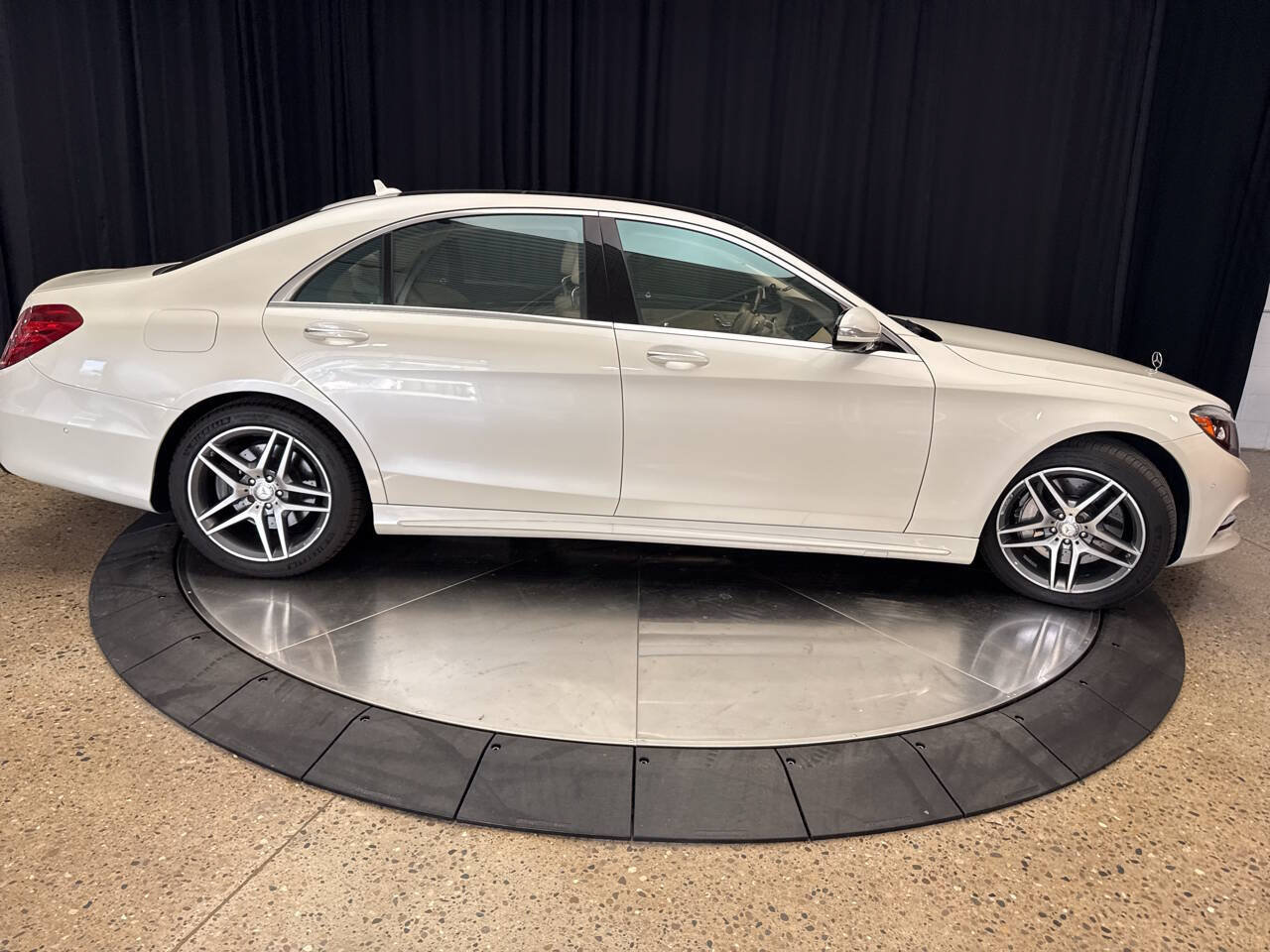 Used 2016 Mercedes-Benz S 550 4MATIC Sedan image 10