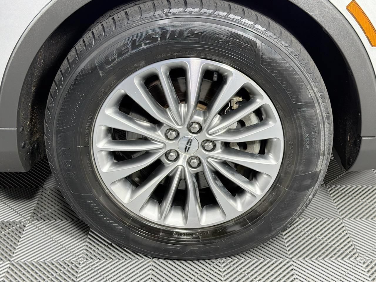 Used 2017 Lincoln MKX Select w/ MKX Climate Package AWD/4WD image 30