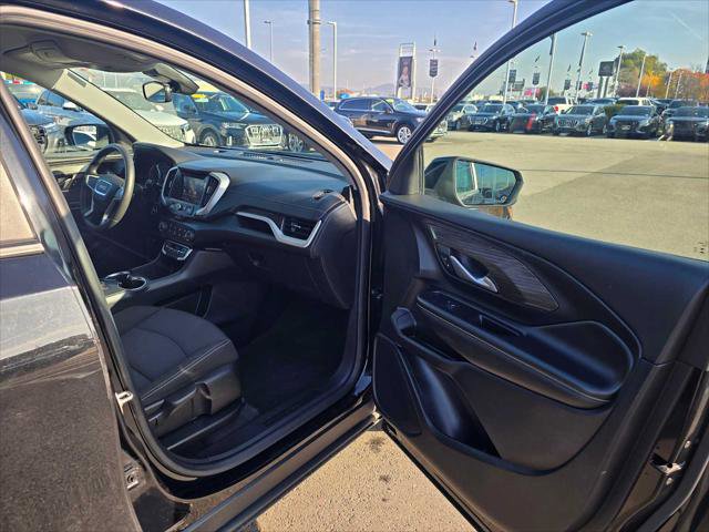 Used 2024 GMC Terrain SLE image 12