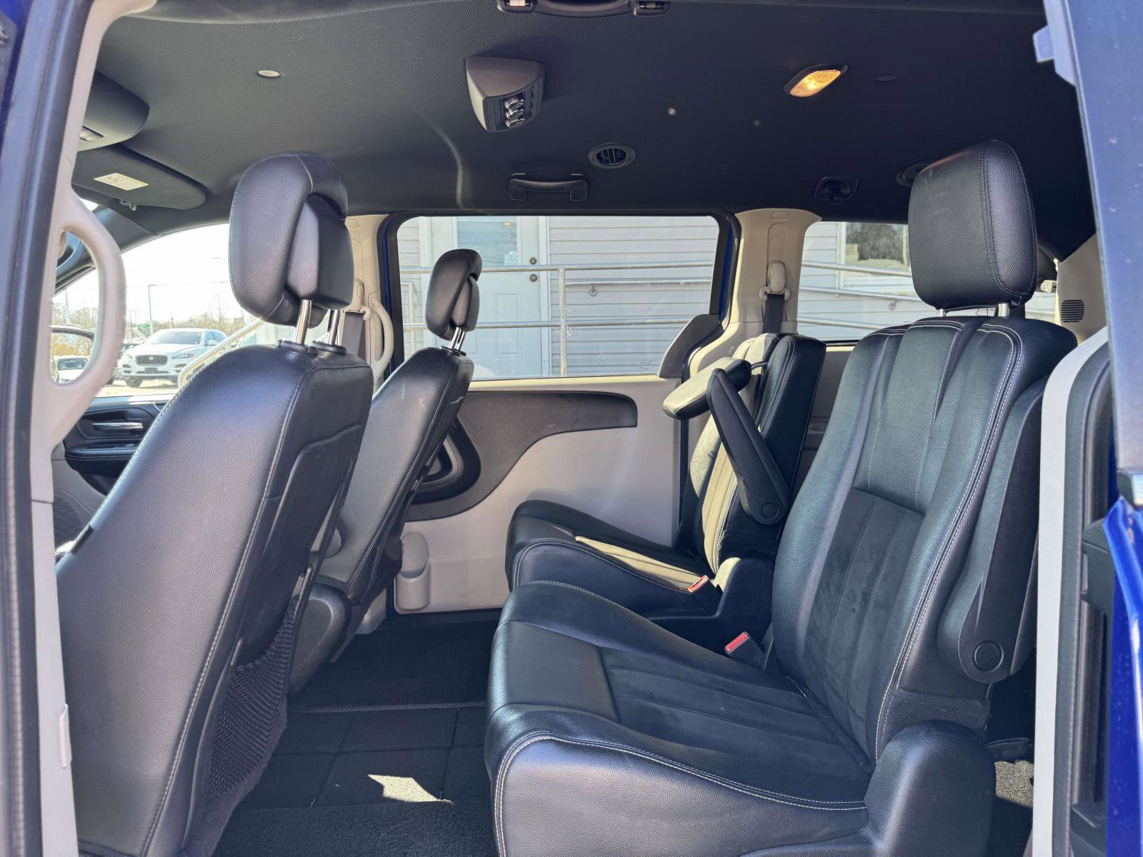 Used 2019 Dodge Grand Caravan SXT image 9