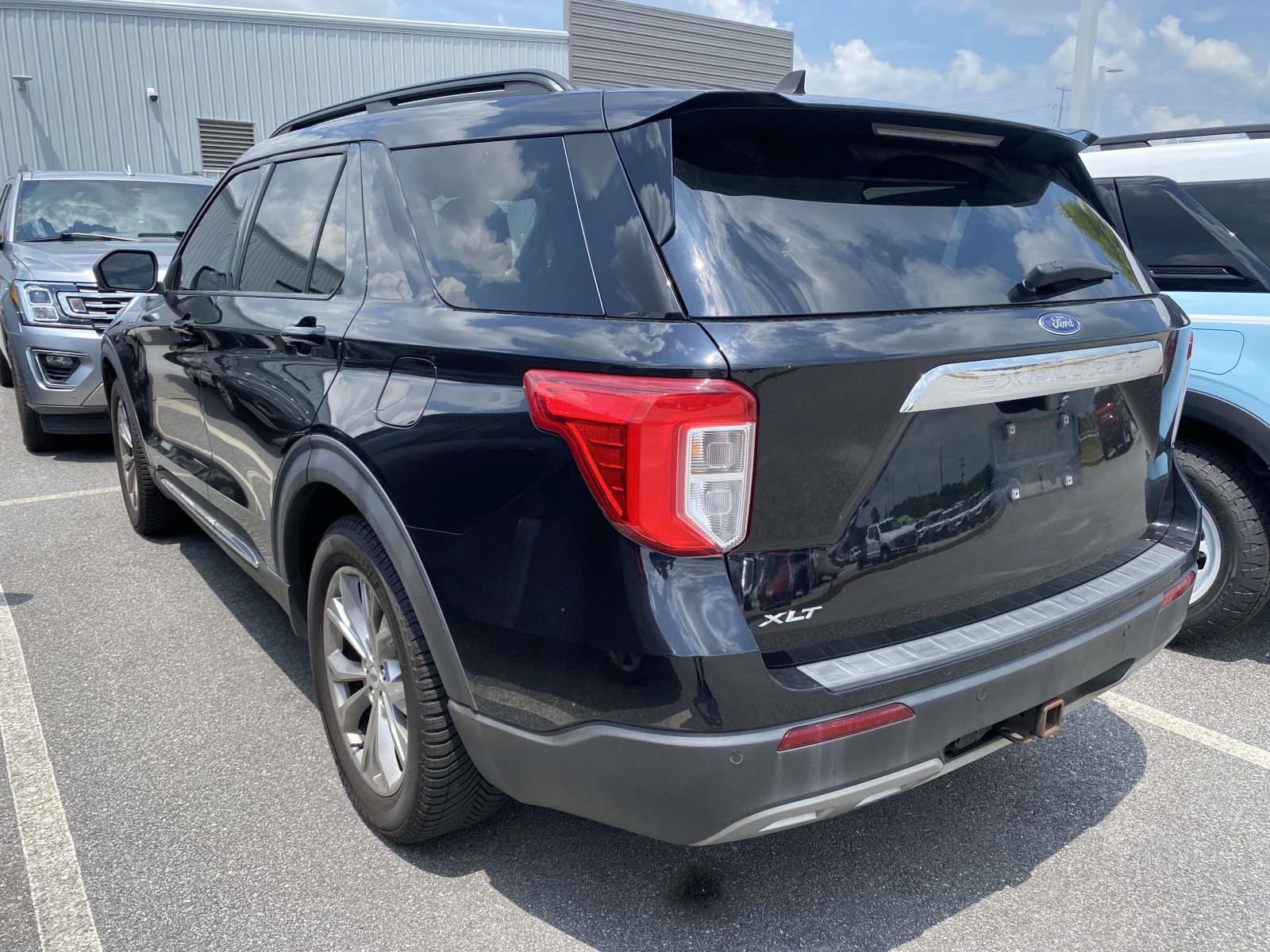 Certified 2021 Ford Explorer XLT w/ Equipment Group 202A RWD image 4