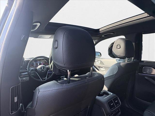 New 2026 Mercedes-Benz GLS 580 4MATIC image 18