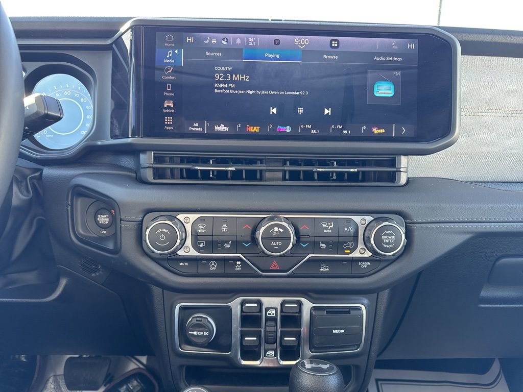 Used 2025 Jeep Wrangler Sahara image 16