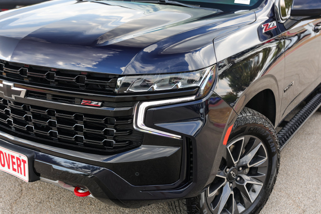 Used 2023 Chevrolet Tahoe Z71 w/ Luxury Package AWD/4WD image 2