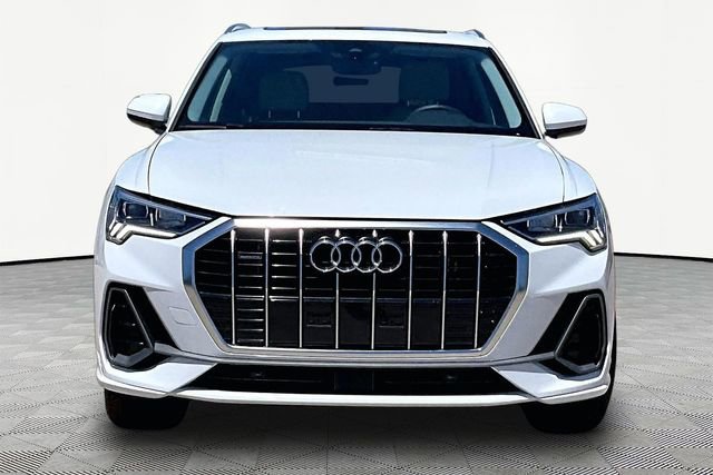 Used 2023 Audi Q3 2.0T Premium w/ Convenience Package AWD/4WD image 3