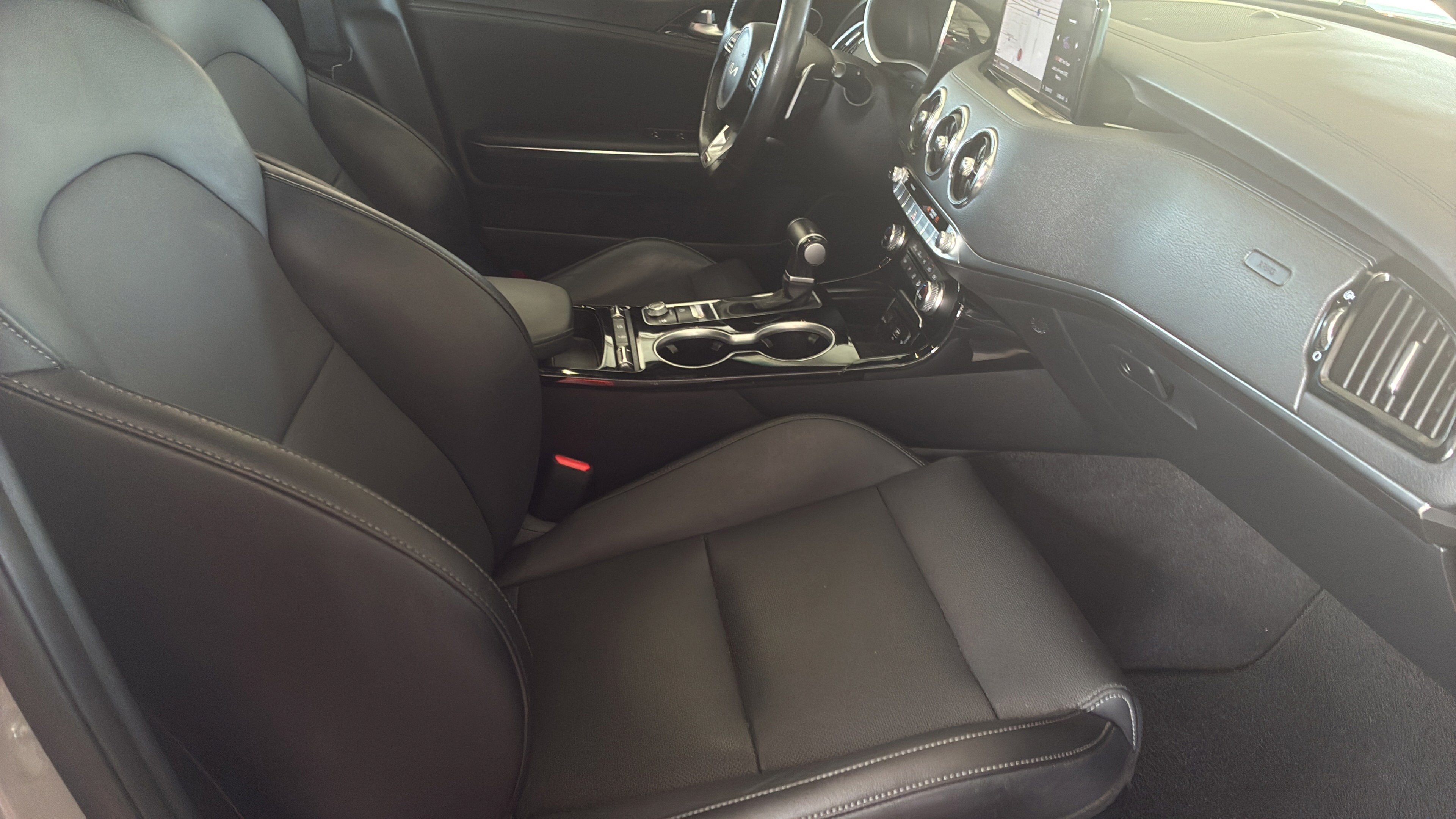 Used 2022 Kia Stinger GT-Line RWD image 24