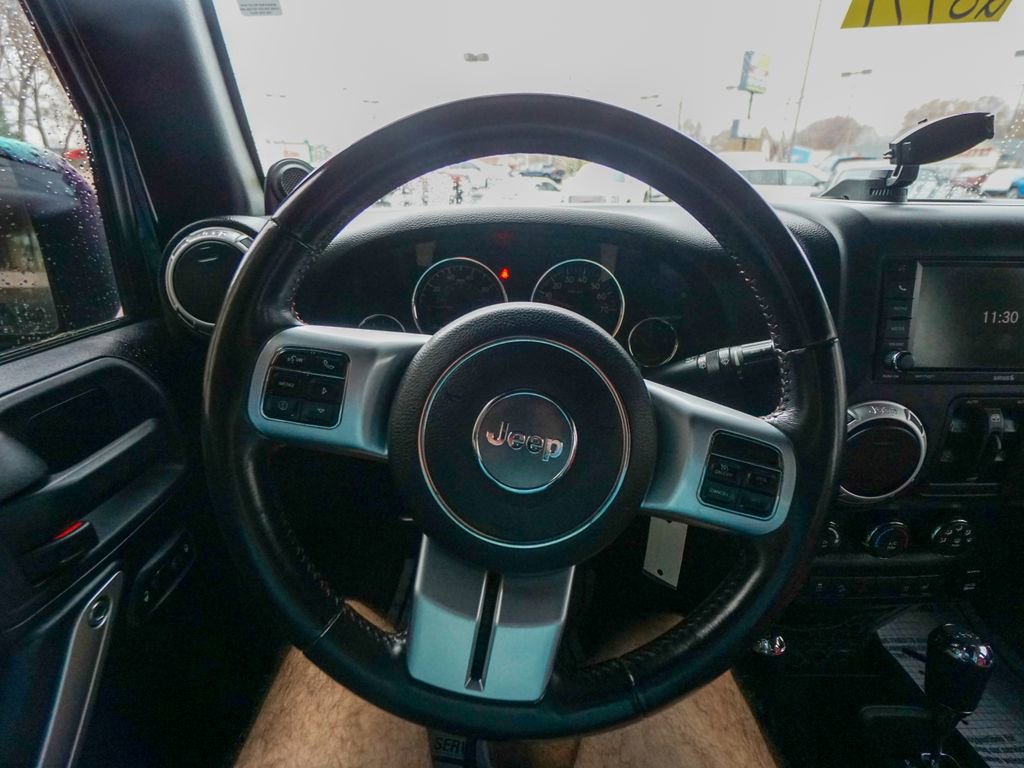 Used 2013 Jeep Wrangler Unlimited Rubicon image 19