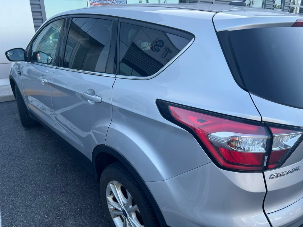 Used 2017 Ford Escape SE w/ SE Cold Weather Package AWD/4WD image 7