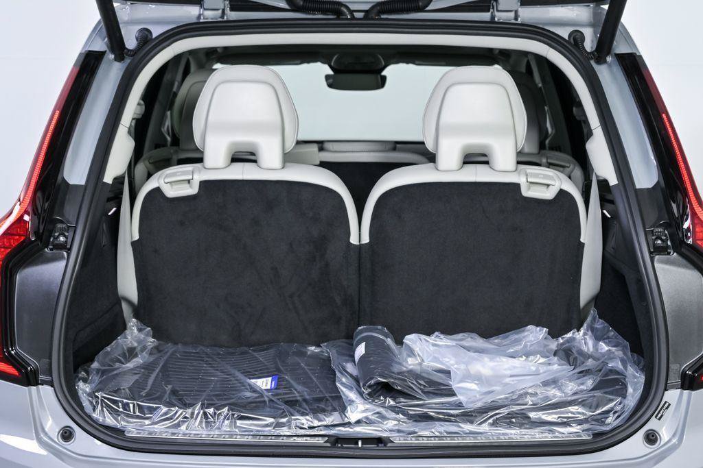 Used 2026 Volvo XC90 B6 Ultra w/ Protection Package AWD/4WD image 31