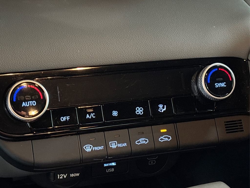 Certified 2025 Hyundai Elantra Sport image 26