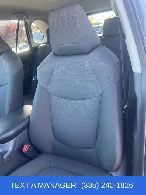 Used 2025 Toyota RAV4 XLE image 33