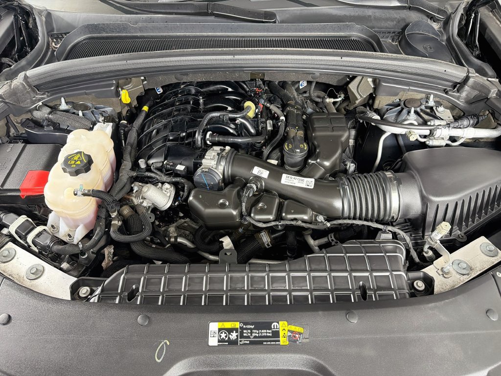 Used 2023 Jeep Grand Cherokee Limited AWD/4WD image 31