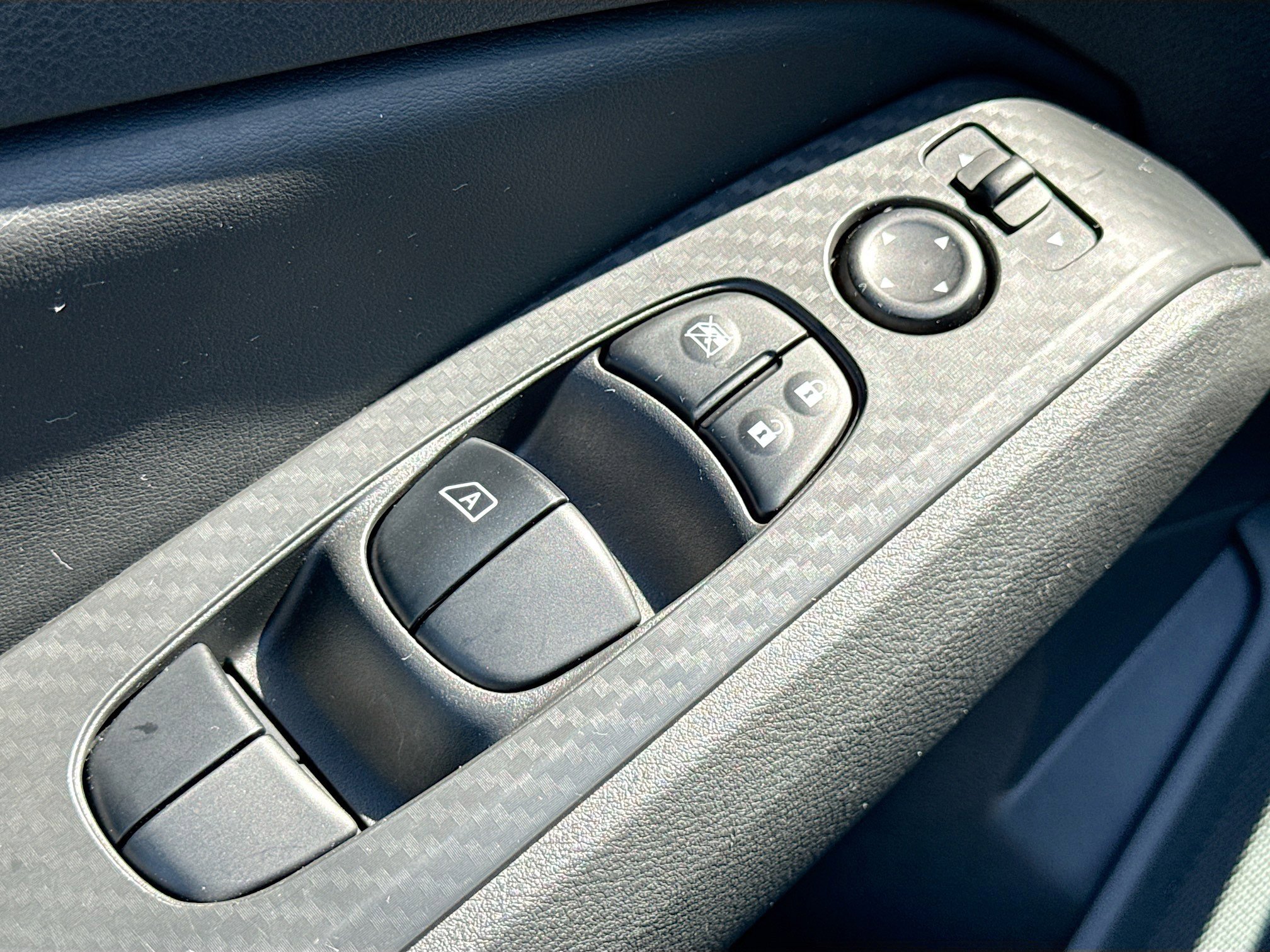 Used 2024 Nissan Altima 2.5 S FWD image 7
