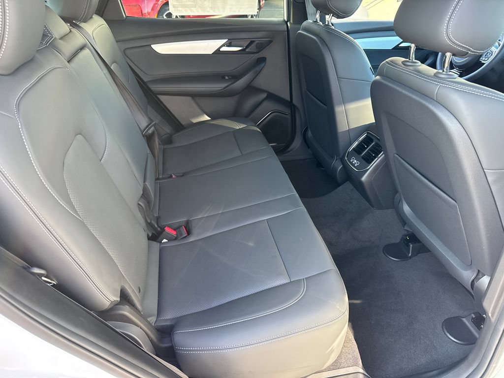 New 2025 VinFast VF 8 Plus AWD/4WD image 17