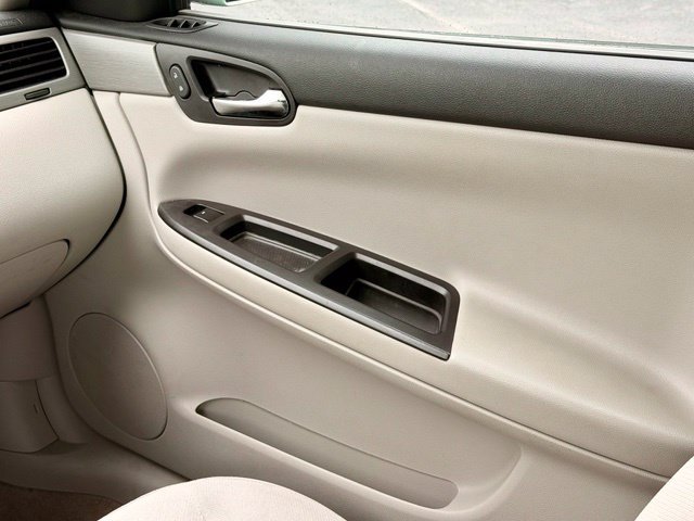 Used 2006 Chevrolet Impala LT FWD image 25