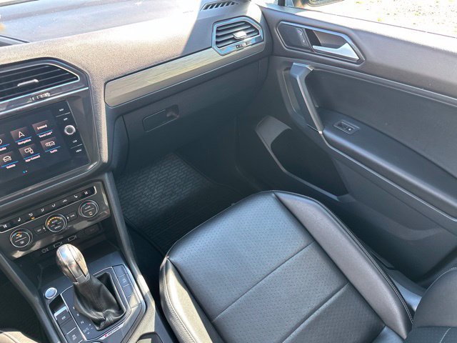 Used 2018 Volkswagen Tiguan SEL AWD/4WD image 25