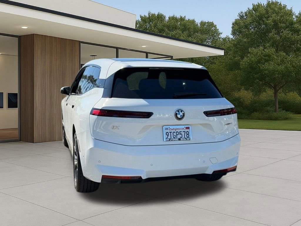 Used 2026 BMW iX xDrive45 w/ Premium Package image 10